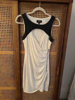 GUESS White and Black Sleeveless Ruched Dress, Small